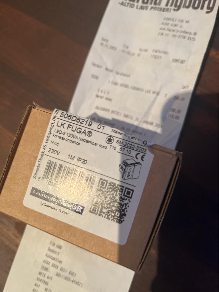 Skift af stikkontakt (lysdæmper) og ophæng af lampe