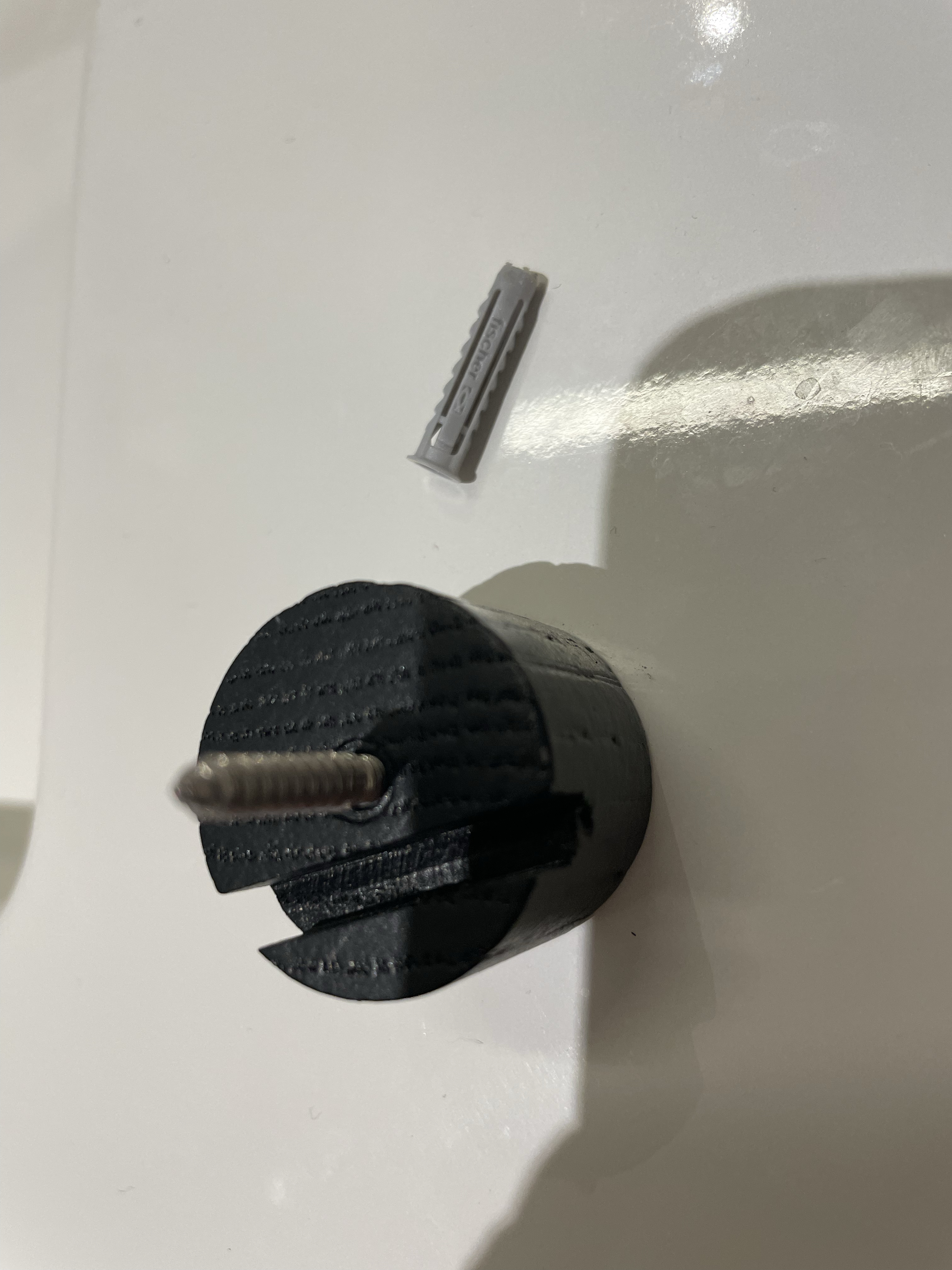 Ophængning af spejl og toiletrulleholder