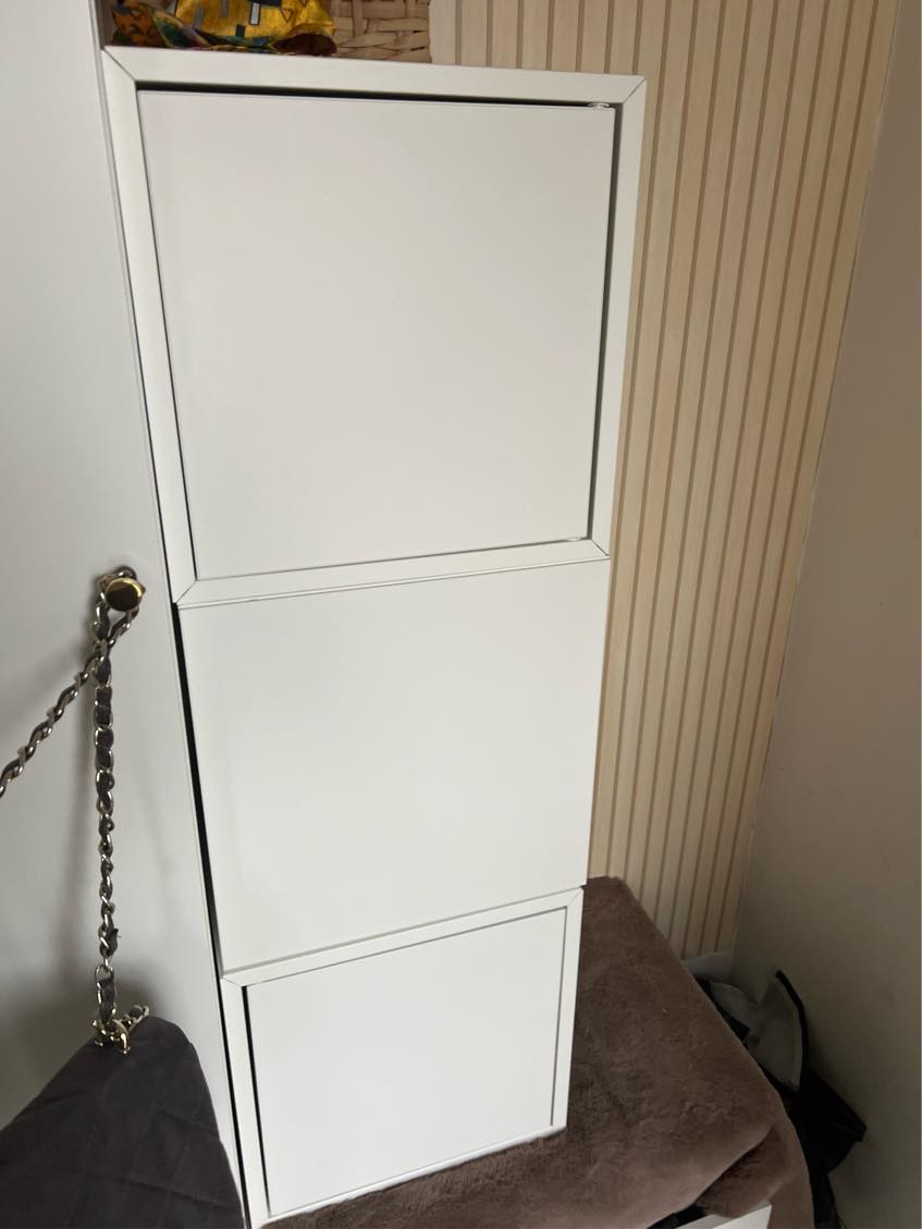 Hænge hylder og lamper op