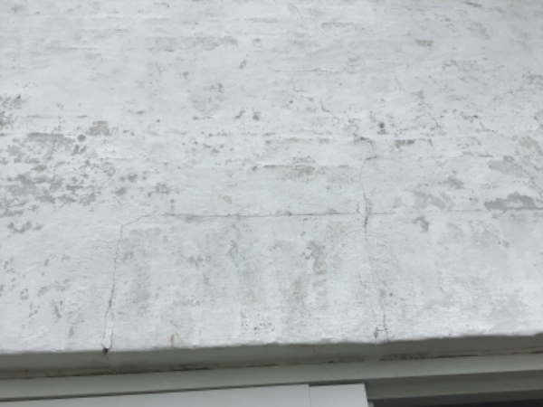 Revner i sydvendt gavl.