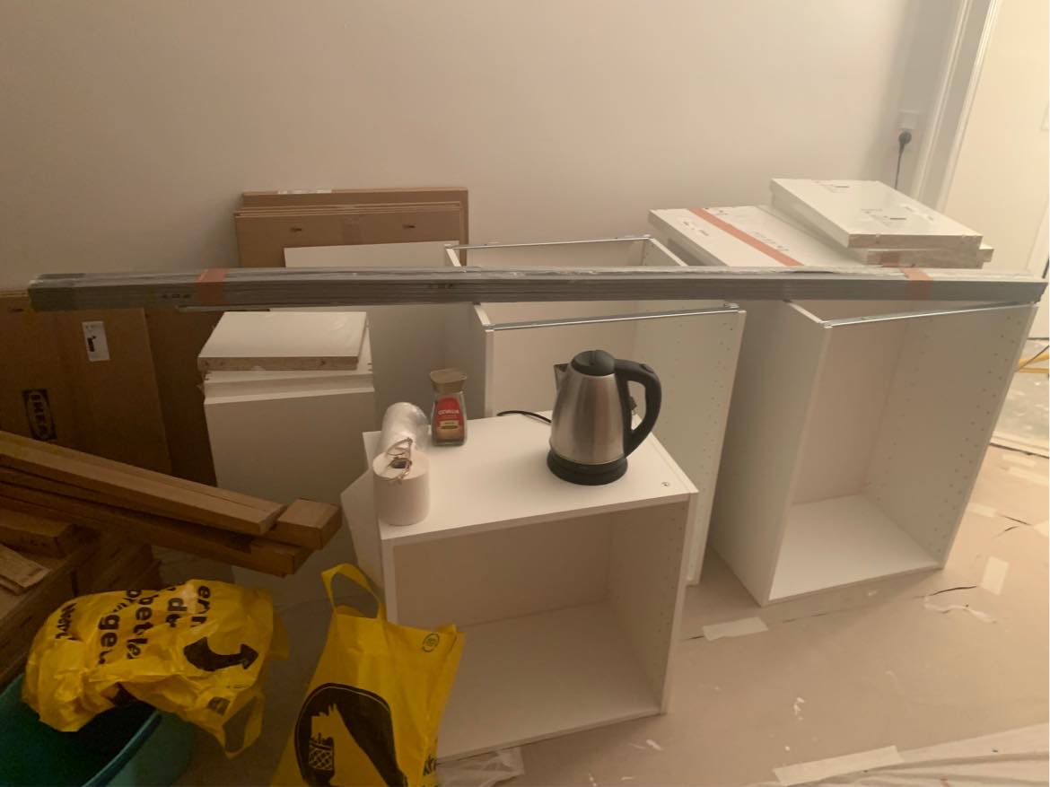 Opsætning af lille IKEA køkken