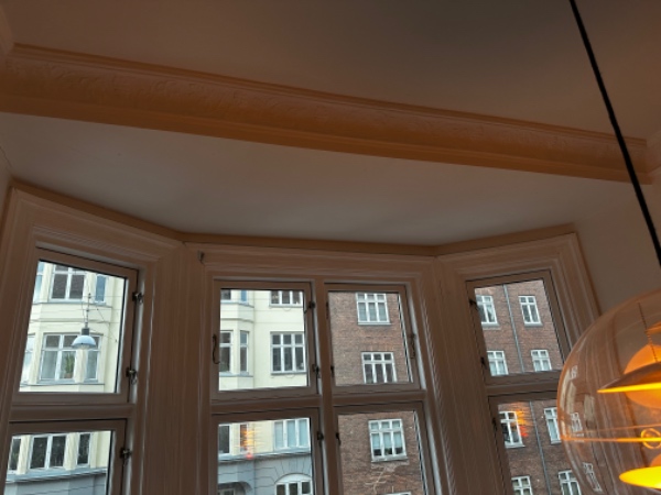 Sætte gardinskinne op