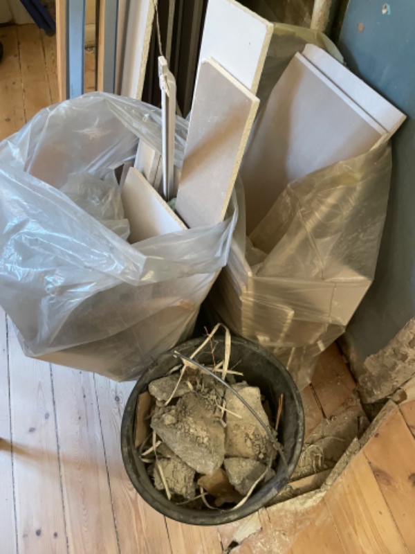 Skrald skal på genbrugspladsen