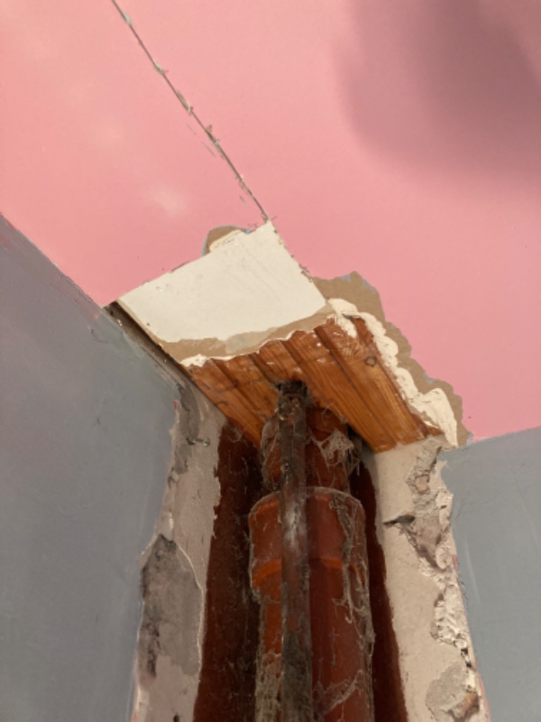 Nedrivning af loft i badeværelse