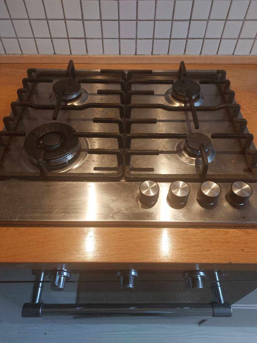 Afmontering af gammel, og montering af ny, Ikea gaskogeplade, med skiftested af el stikkontakt.