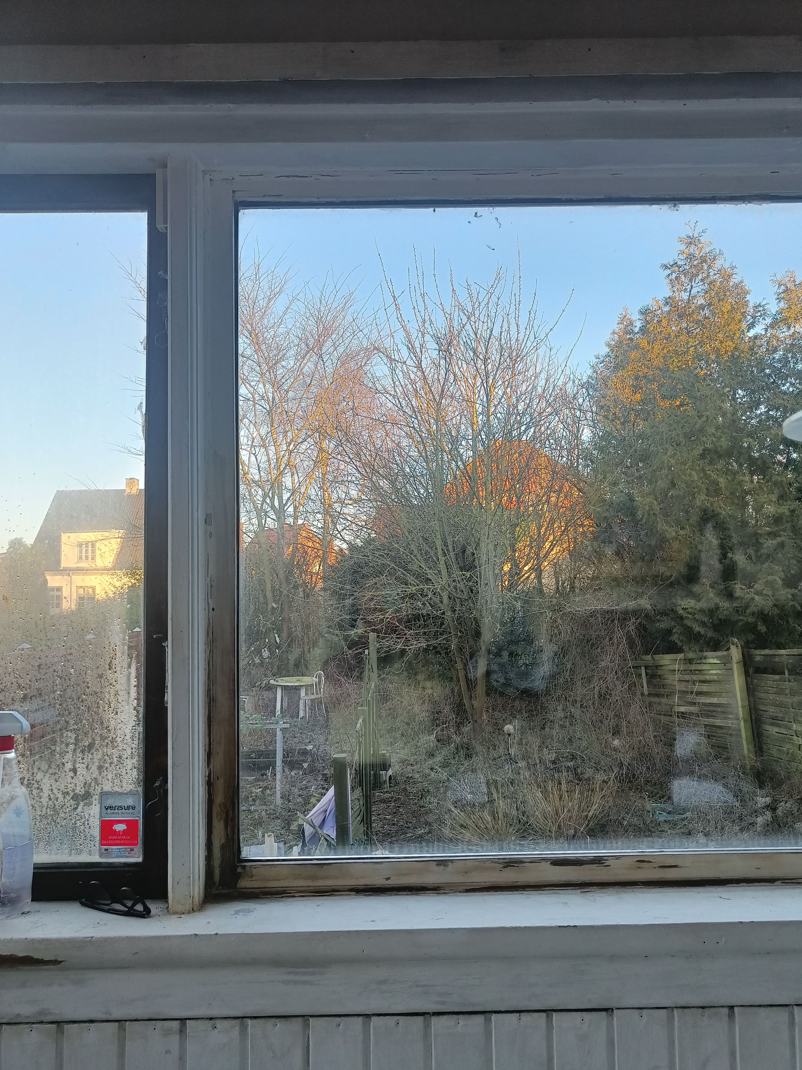 Skiftet vindueskarme samt skiftet 2 vinduer