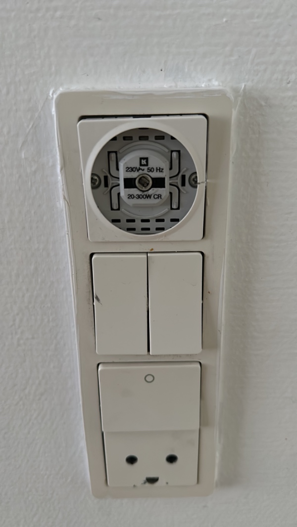 Min LED lamper vil ikke slukkes. Den står konstant tændt.