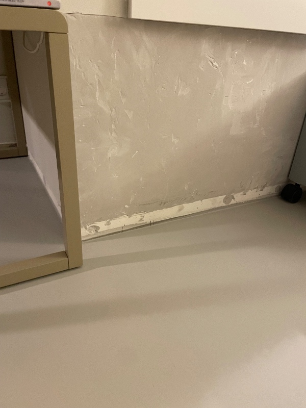 Opsætning og maling af gulvpaneler