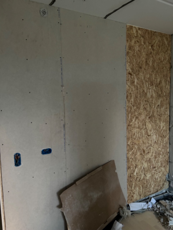 Spartling og slibning af væg og lukning af huller