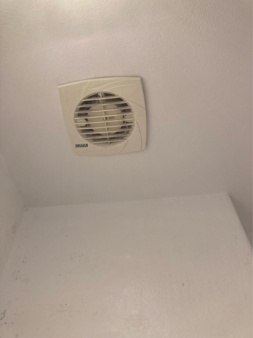 Nyt Blandingsbatteri, ny vask, ny svømmer i toilet og stærkere udluftning