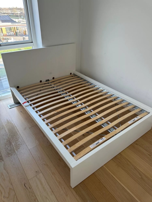 Oprydning/bortskaffelse af efterladte sager i lejlighed i Vallensbæk Strand