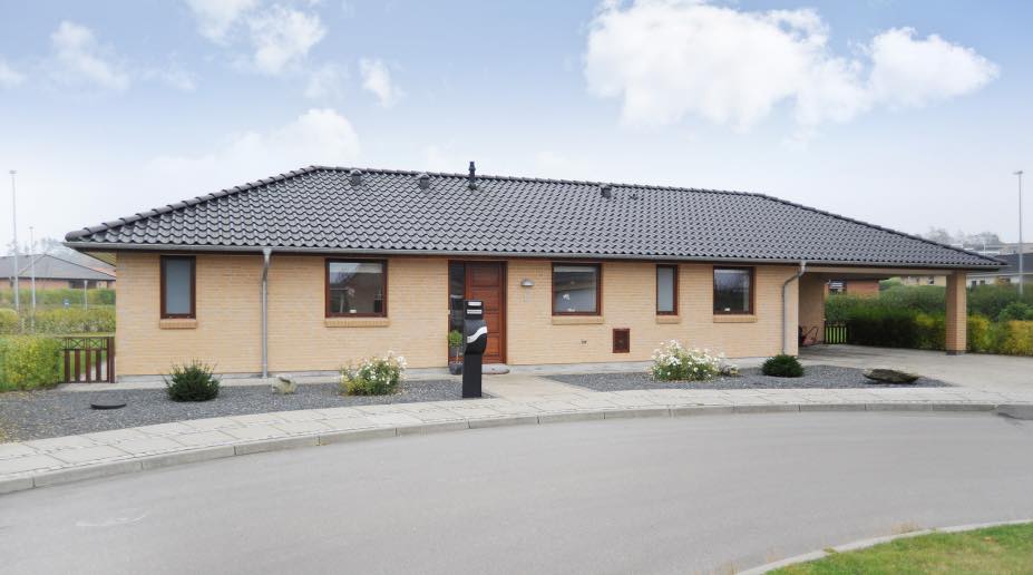 Slib og oliering af mahogni vinduer og døre