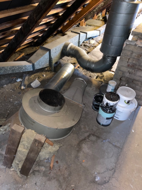 Tømning af loft i ejendom på Østerbro