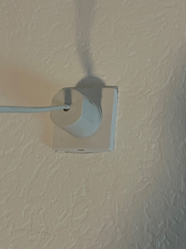 To lamper opsættes i beton loft og lamper indstilles led lamper