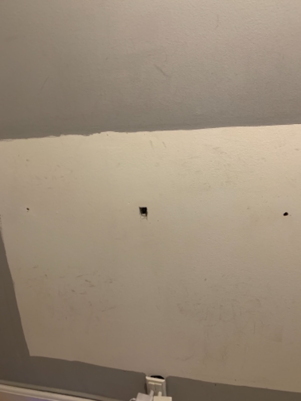 Hul i væggen + sætte stikkontakt fast