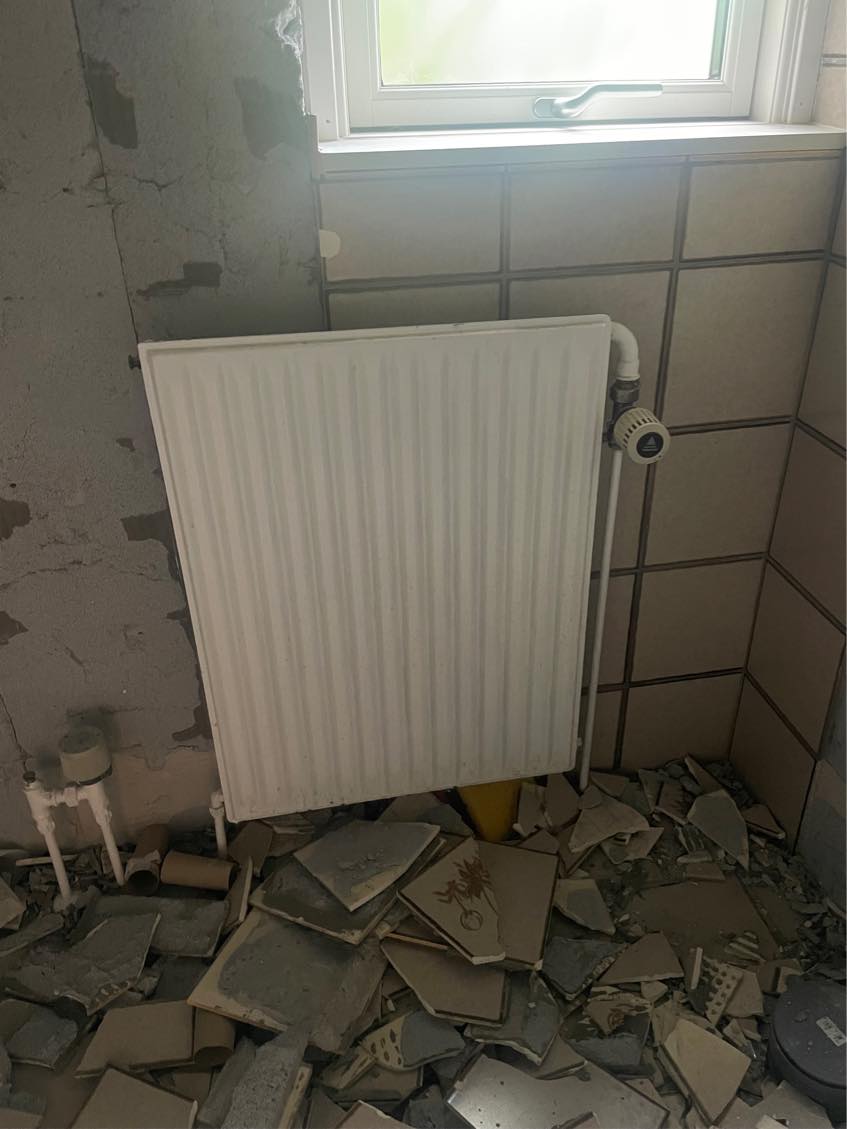 Afmontere og fjerne radiator