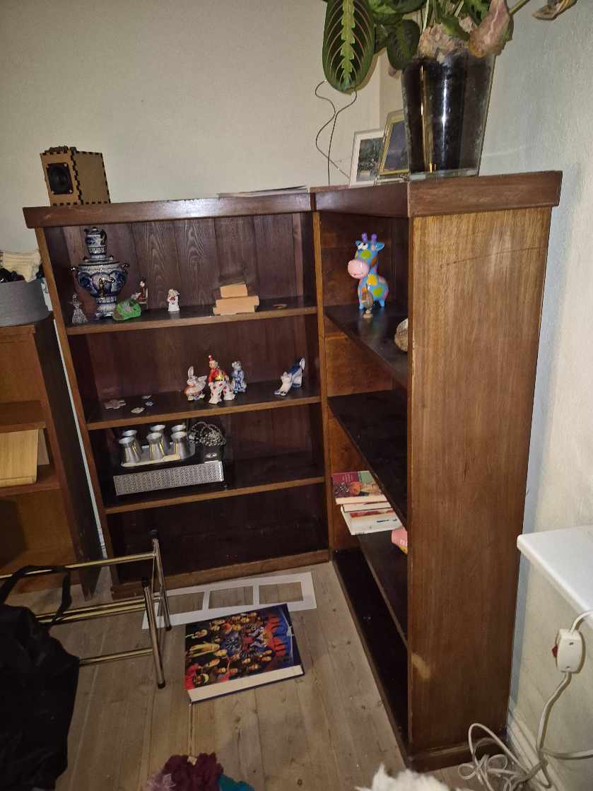 Hjælp til at flytte en bogreol