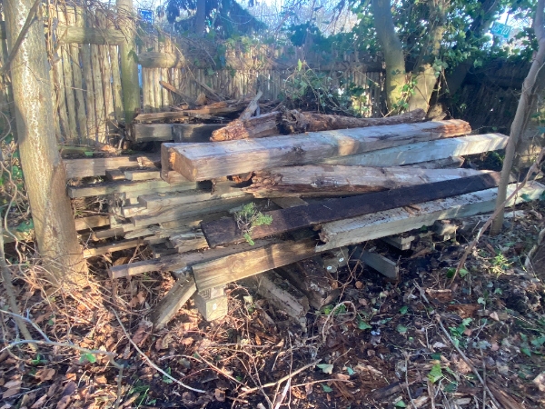 bortkørsel af brædder og presseninger