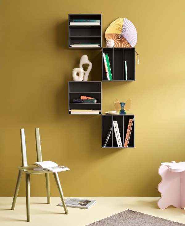 Opsætning af Montana reoler (4 moduler) samt lampe på betonvæg (svær at bore i)