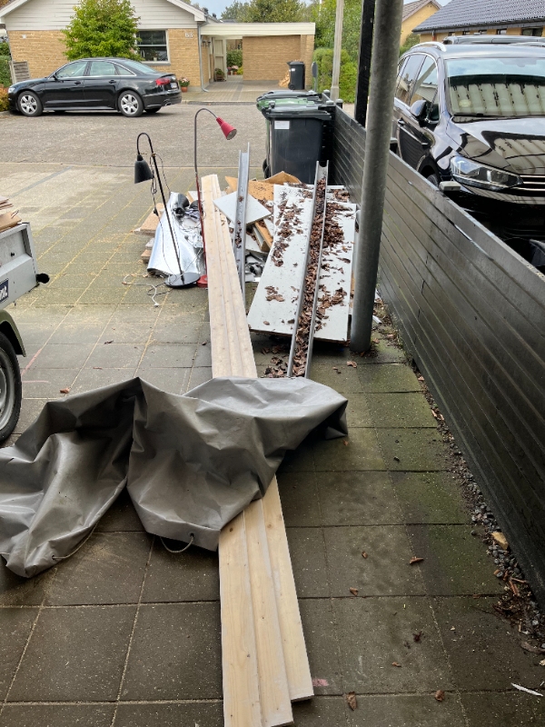 Afhentning af byggeaffald (Gammelt trægulv+loft)
