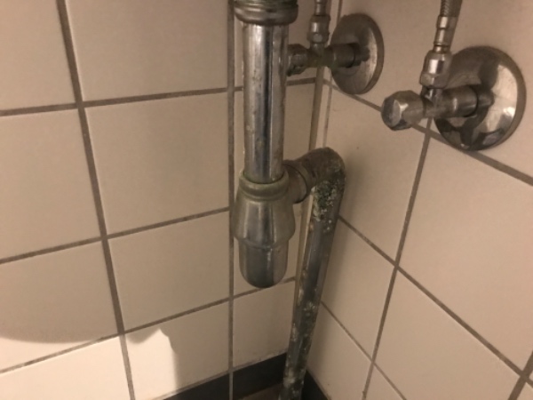 Fuld rengøring lille badeværelse