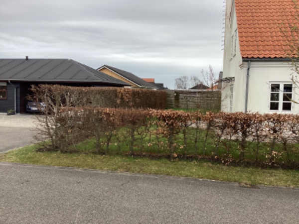 Fjernet ca 33m2 græsplæne for etablering af holdeplads for campingvogn