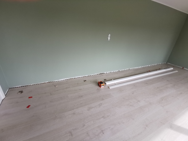 fodpaneler samt overgang mellem rum