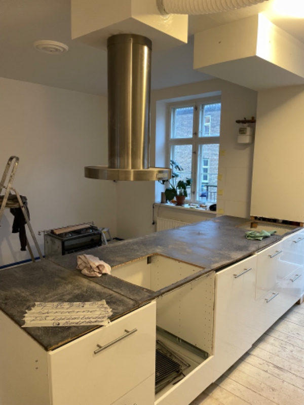 Male og opsætning af væv i køkken