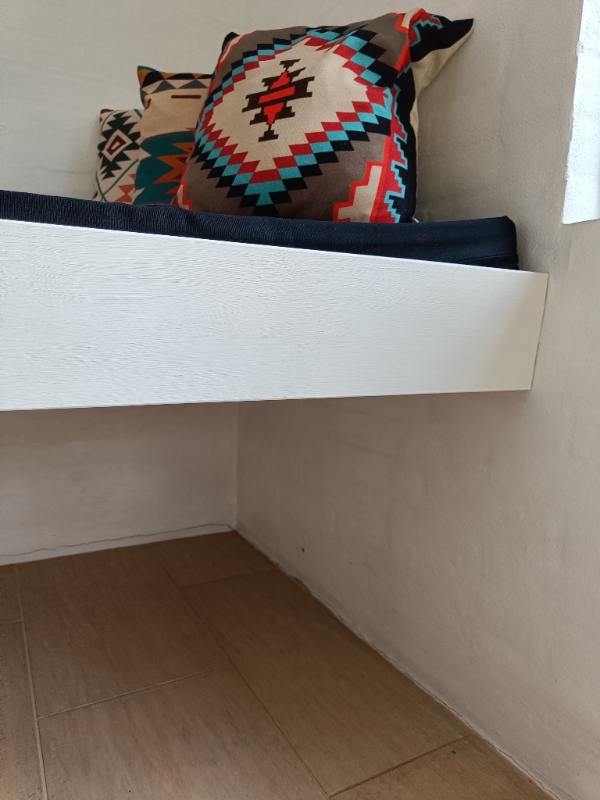 hul gennem væg for kattelem/tunnel