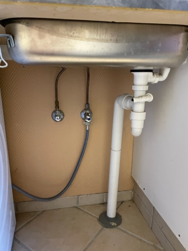 Skiftning af vask og blandingsbatteri i bryggers