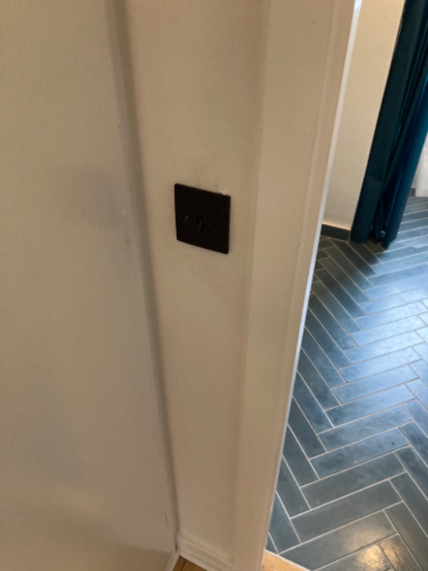 El-udtag i loft kan ikke slukkes på kontakten