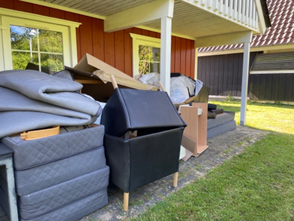 Afhentning og bortskaffelse af møbler
