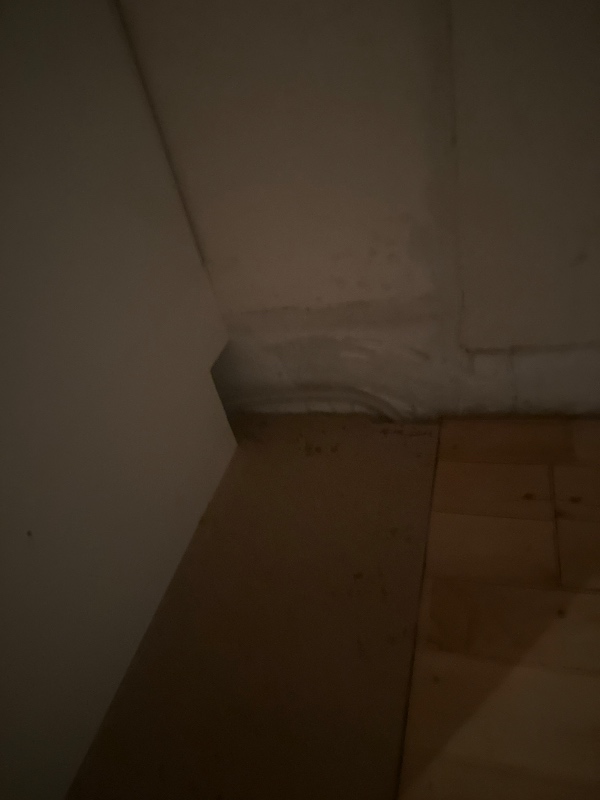 installation af opvaskemaskine og tilslutning til vandforstyning.