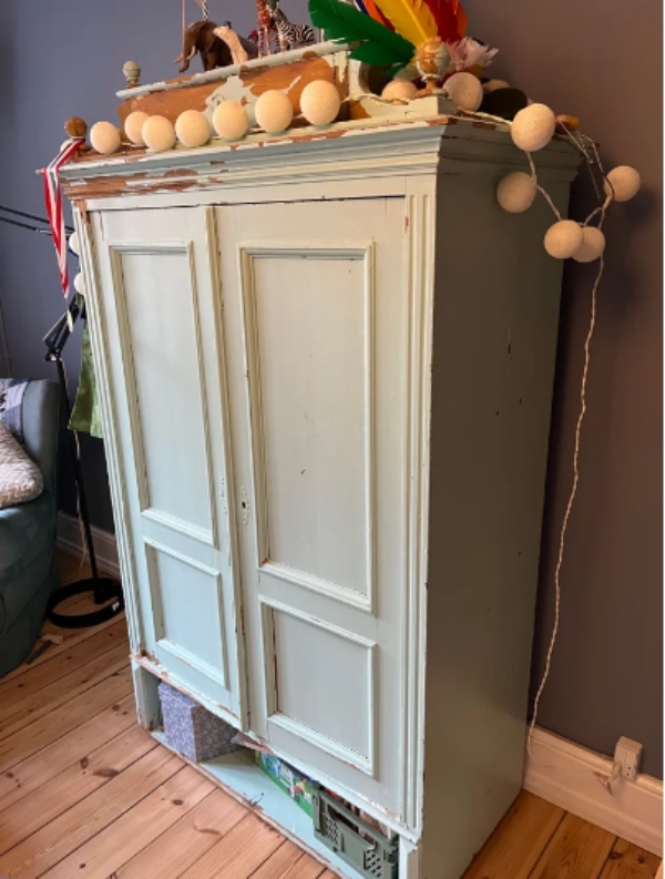 Hej! Jeg skal have hjælp til at flytte et karlekammerskab jeg har købt fra Amager til Emdrup