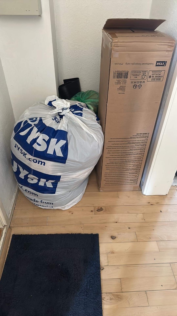 Flytte, montering og smide sofa og lænestol i containeren