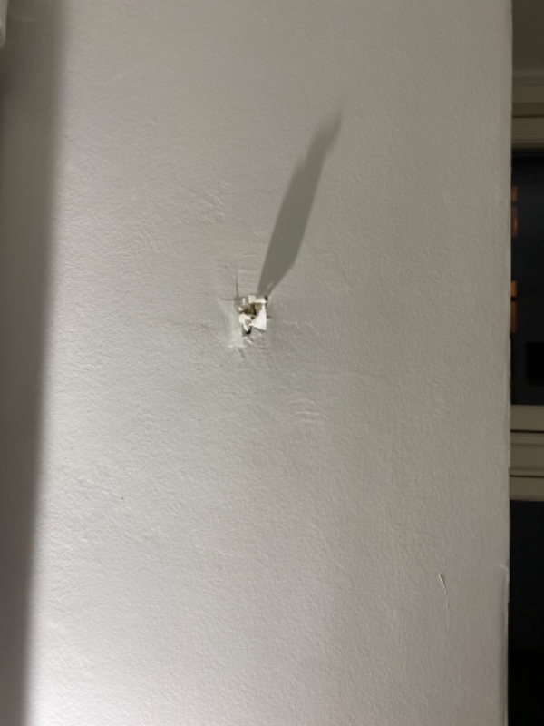 El skal ordnes i gammel køkken. Der skal ordnes nogle stikkontakter og tilslutning af komfur mm.