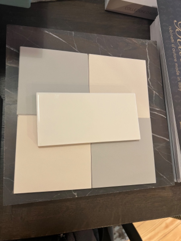 Klargøring af gulv og vægge samt lægning af fliser lille badeværelse