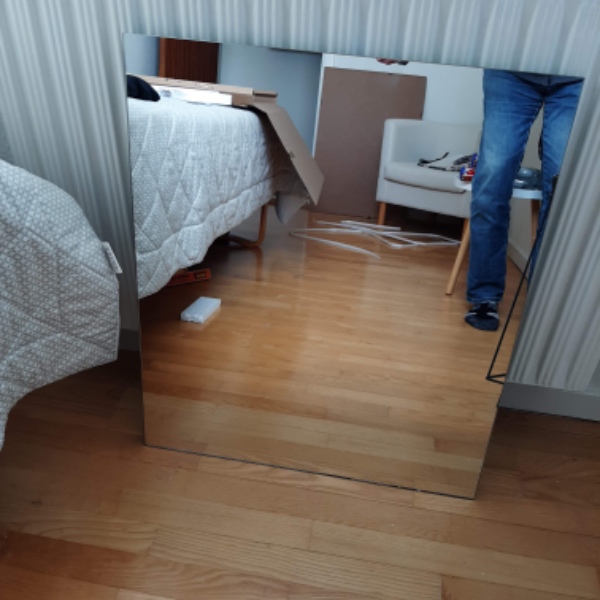 Opsætning af spejl på badeværelse