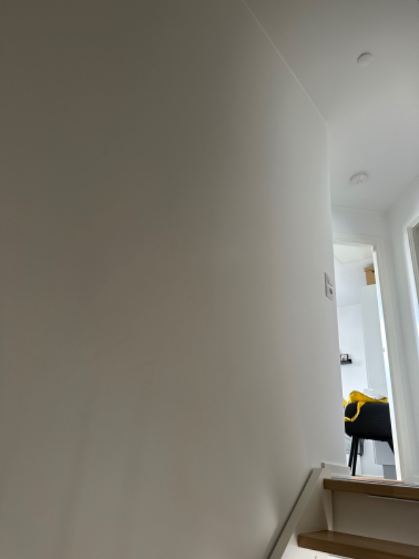 Ophængning af to lamper, hvor den ene skal nedtages først.