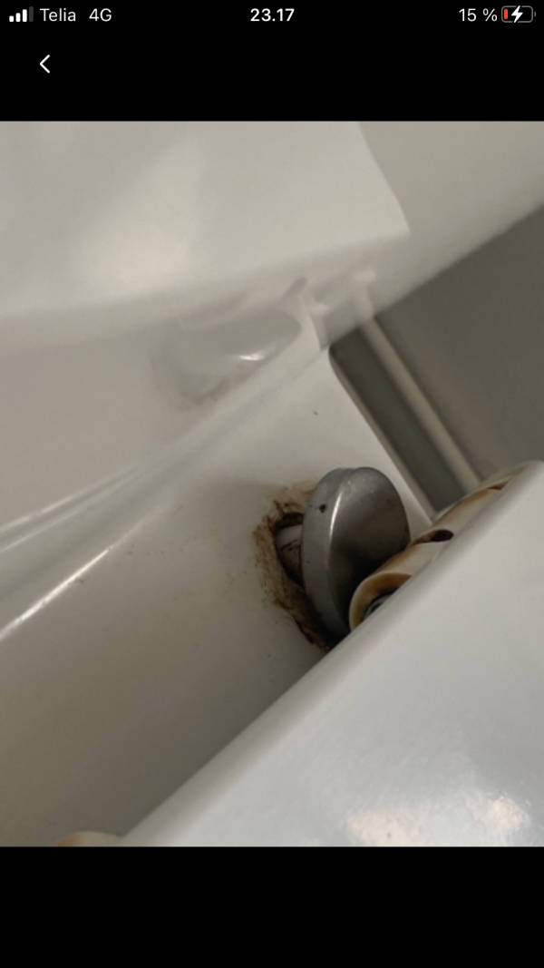 Toiletsæde sidder løst