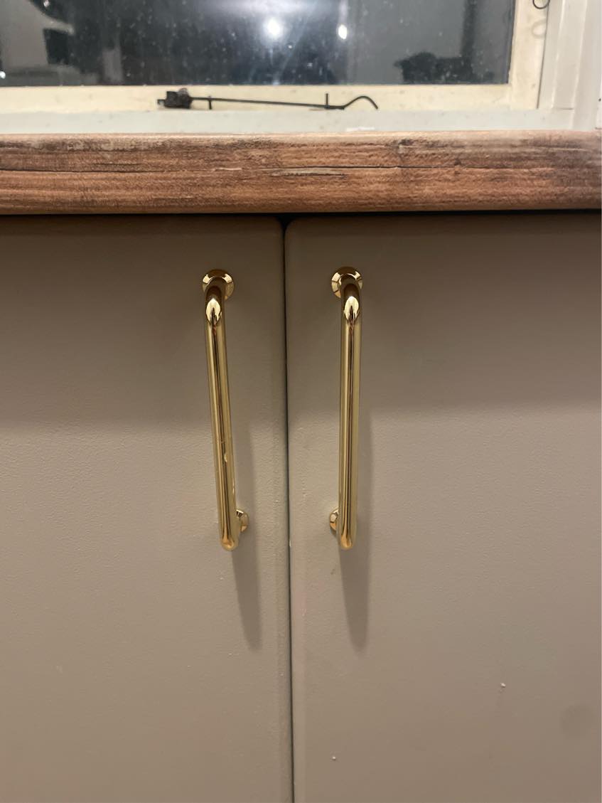 Udskæring til håndvask, samt montering af håndvask  og armatur