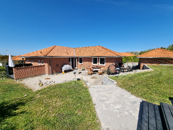 Etablering af 90m2 træ terrasse i Lærketræ