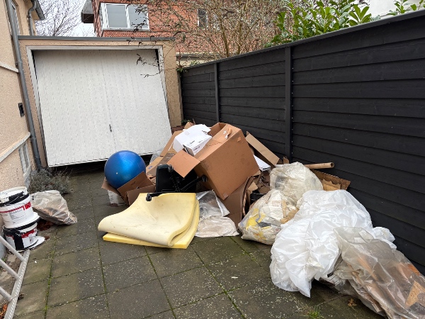 Genbrugsplads og fjernelse af brædder i have