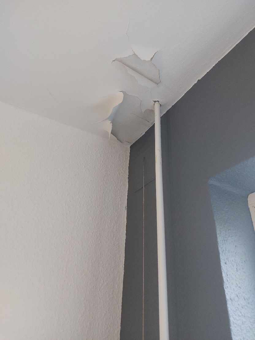 Aftag tapet fra loft, opsætning af nyt eller maling ag loft