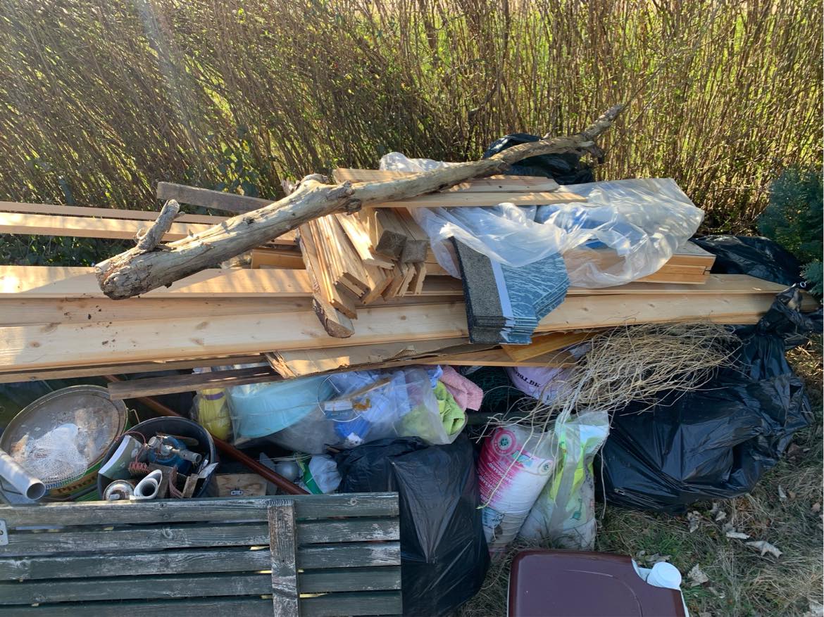 Fjernet affald fra kolonihave