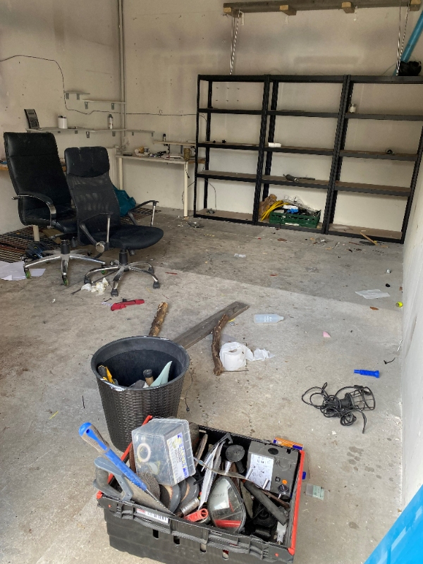 Rydning af lager og cykelskur