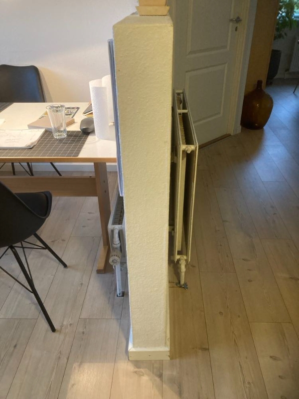 Fjernet halvmur mellem stue og køkken