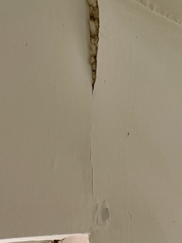 En væg inkl. isolering skal tages ned