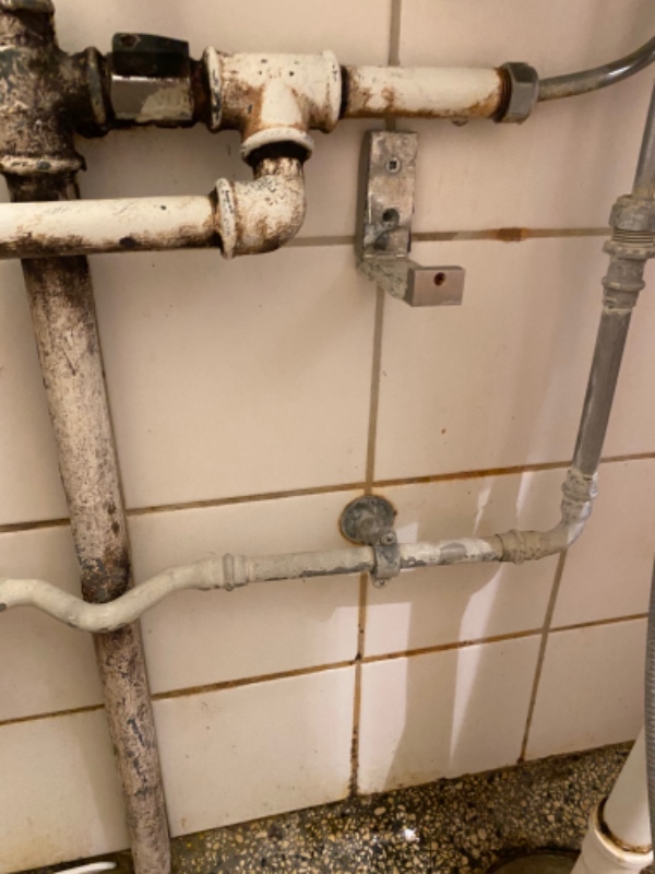 Hovedrengøring af lille badeværelse på ca. 1 m2