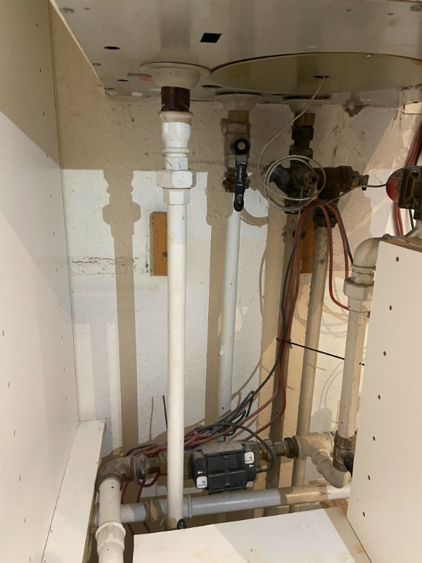 Fjernelse af varmtvandsbeholder og indkøb og opsætning af ny